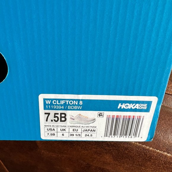 HOKA Clifton 8 - Picture 3 of 10